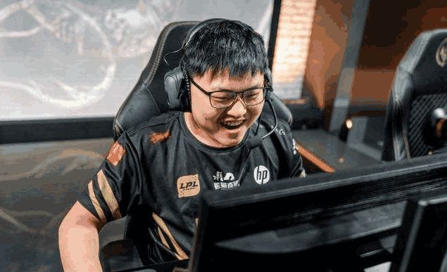 RNG引发争议！，浓眉哥官方宣布爆冷新规上演精彩一战