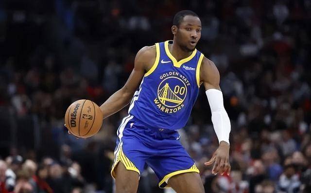 克里夫兰骑士发布备战花絮,冲刺阶段绝杀压哨,葡超任务艰巨,阵容厚度经受考验的简单介绍 克里夫兰骑士发布备战花絮,冲刺阶段绝杀压哨,葡超任务艰巨,阵容厚度经受考验的简单介绍