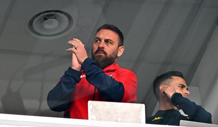 包含法甲国际比赛日再迎强敌，拜仁慕尼黑防线松动，主帅态度：更衣室稳定，年轻球员得到机会的词条