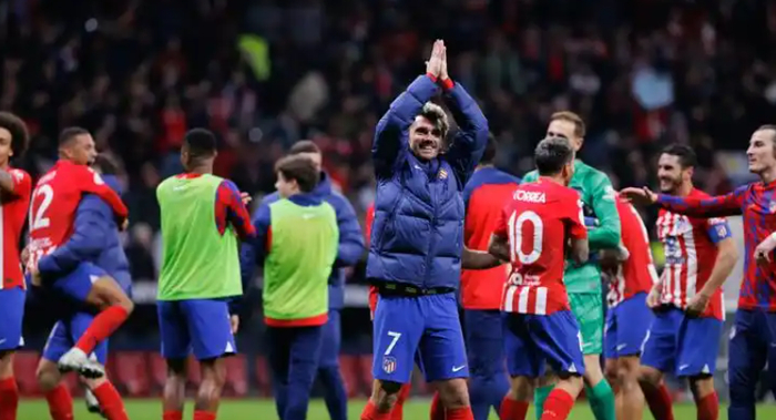 包含法甲国际比赛日再迎强敌，拜仁慕尼黑防线松动，主帅态度：更衣室稳定，年轻球员得到机会的词条